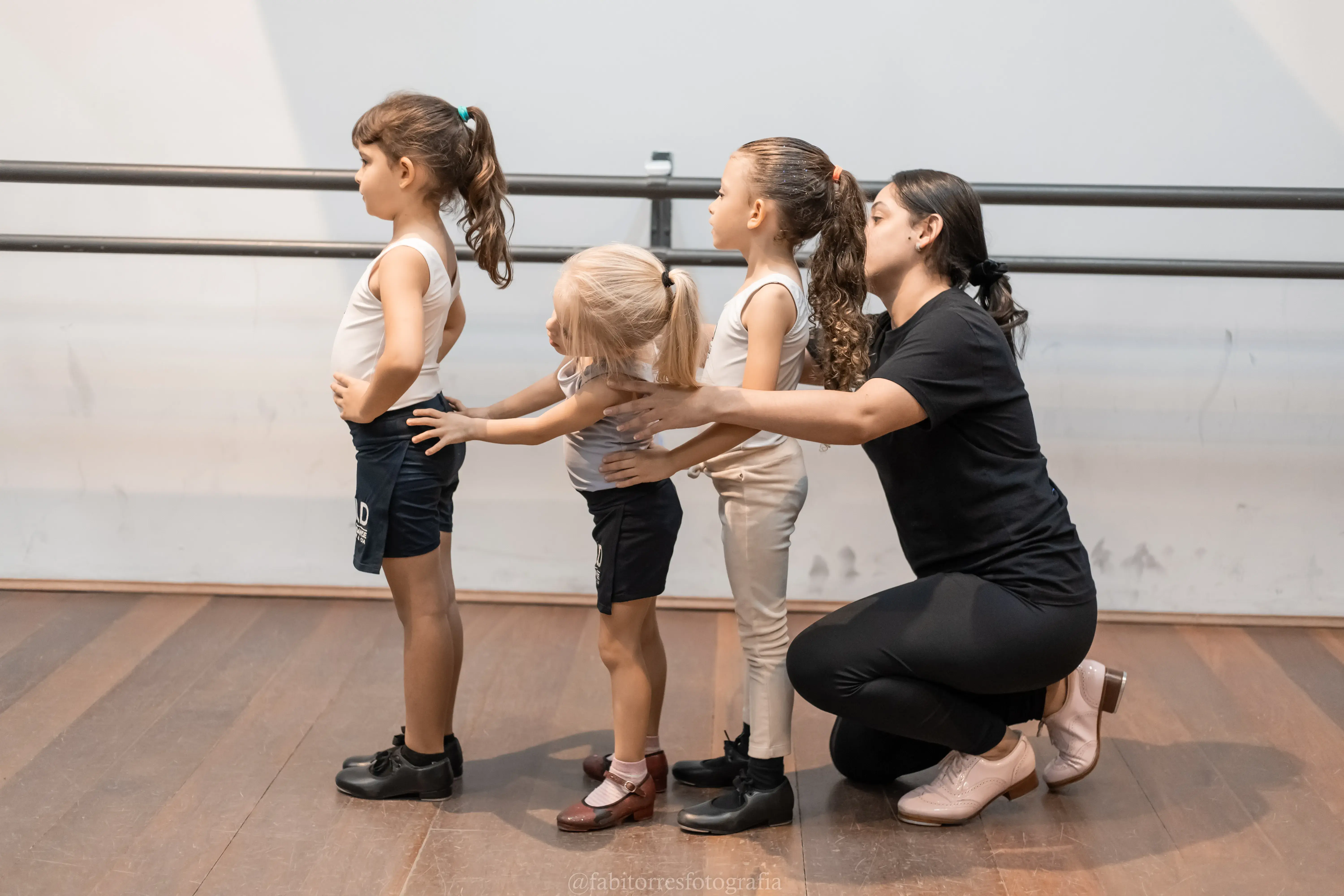 Aula de Ballet Clássico - Crianças em tutus azuis